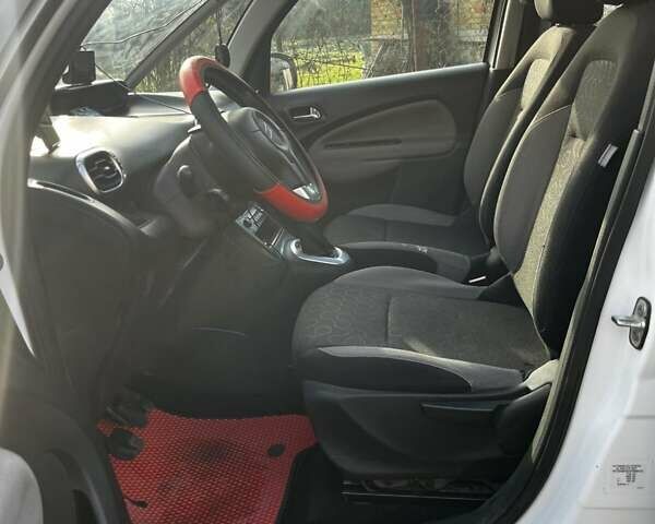 Білий Сітроен С3 Пікассо, об'ємом двигуна 1.4 л та пробігом 162 тис. км за 5000 $, фото 19 на Automoto.ua