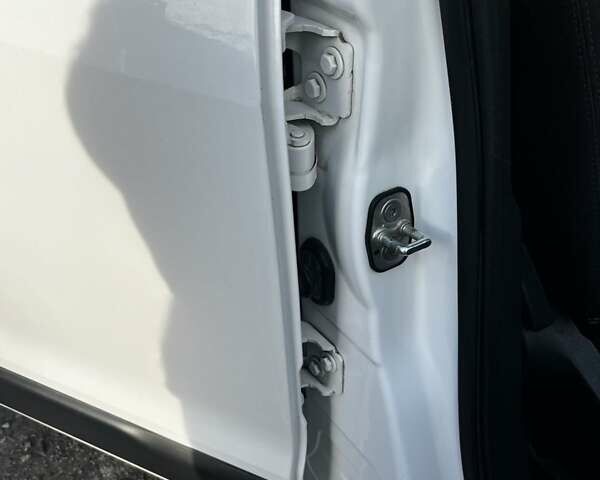 Білий Сітроен С3 Пікассо, об'ємом двигуна 1.4 л та пробігом 162 тис. км за 5000 $, фото 26 на Automoto.ua