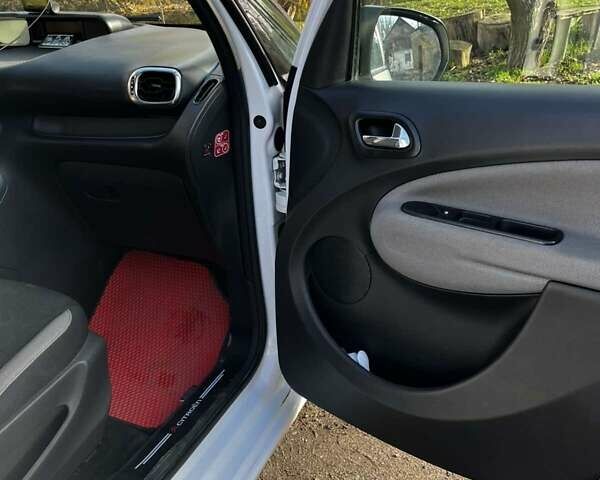 Білий Сітроен С3 Пікассо, об'ємом двигуна 1.4 л та пробігом 162 тис. км за 5000 $, фото 6 на Automoto.ua