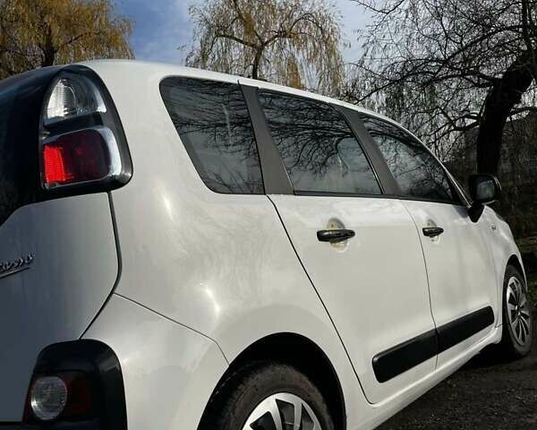 Білий Сітроен С3 Пікассо, об'ємом двигуна 1.4 л та пробігом 162 тис. км за 5000 $, фото 13 на Automoto.ua