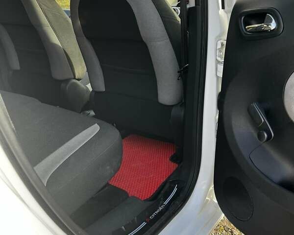 Білий Сітроен С3 Пікассо, об'ємом двигуна 1.4 л та пробігом 162 тис. км за 5000 $, фото 7 на Automoto.ua