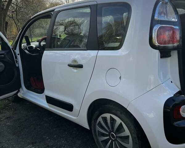 Білий Сітроен С3 Пікассо, об'ємом двигуна 1.4 л та пробігом 162 тис. км за 5000 $, фото 17 на Automoto.ua