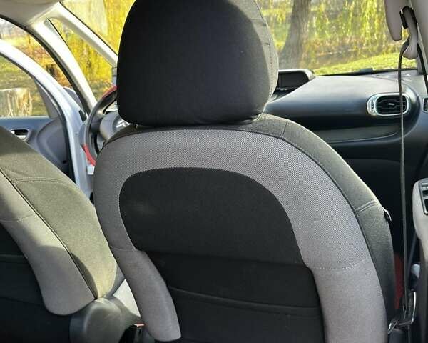 Білий Сітроен С3 Пікассо, об'ємом двигуна 1.4 л та пробігом 162 тис. км за 5000 $, фото 8 на Automoto.ua