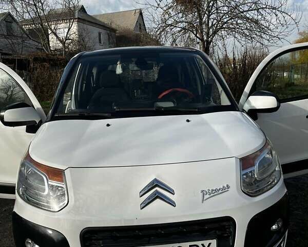 Білий Сітроен С3 Пікассо, об'ємом двигуна 1.4 л та пробігом 162 тис. км за 5000 $, фото 3 на Automoto.ua