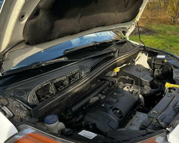 Білий Сітроен С3 Пікассо, об'ємом двигуна 1.4 л та пробігом 162 тис. км за 5000 $, фото 23 на Automoto.ua