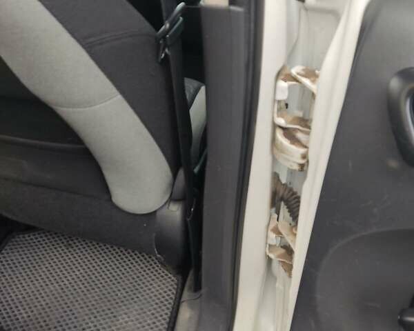 Білий Сітроен С3 Пікассо, об'ємом двигуна 1.6 л та пробігом 218 тис. км за 5200 $, фото 11 на Automoto.ua