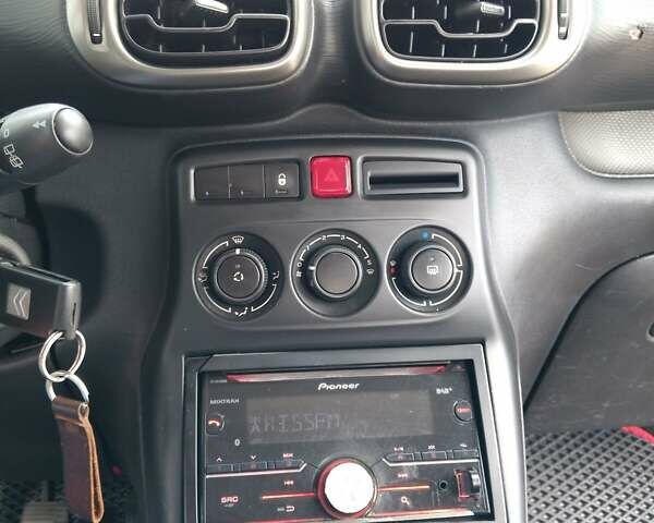Белый Ситроен С3 Пикассо, объемом двигателя 1.4 л и пробегом 275 тыс. км за 4900 $, фото 13 на Automoto.ua