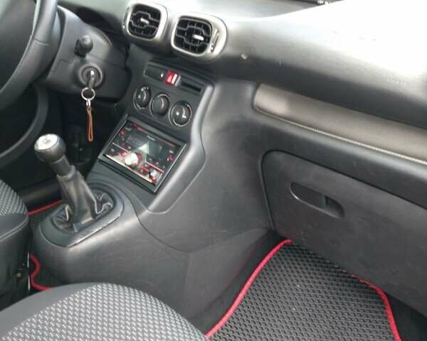 Белый Ситроен С3 Пикассо, объемом двигателя 1.4 л и пробегом 275 тыс. км за 4900 $, фото 16 на Automoto.ua