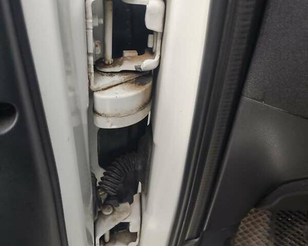 Білий Сітроен С3 Пікассо, об'ємом двигуна 1.6 л та пробігом 218 тис. км за 5200 $, фото 14 на Automoto.ua