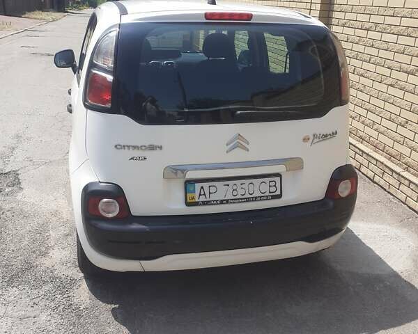 Белый Ситроен С3 Пикассо, объемом двигателя 1.4 л и пробегом 267 тыс. км за 5400 $, фото 3 на Automoto.ua