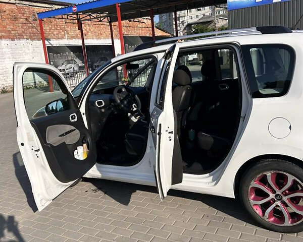 Білий Сітроен С3 Пікассо, об'ємом двигуна 1.4 л та пробігом 162 тис. км за 5950 $, фото 3 на Automoto.ua