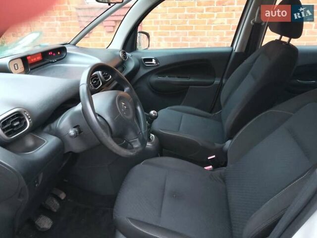 Белый Ситроен С3 Пикассо, объемом двигателя 1.4 л и пробегом 114 тыс. км за 4500 $, фото 3 на Automoto.ua