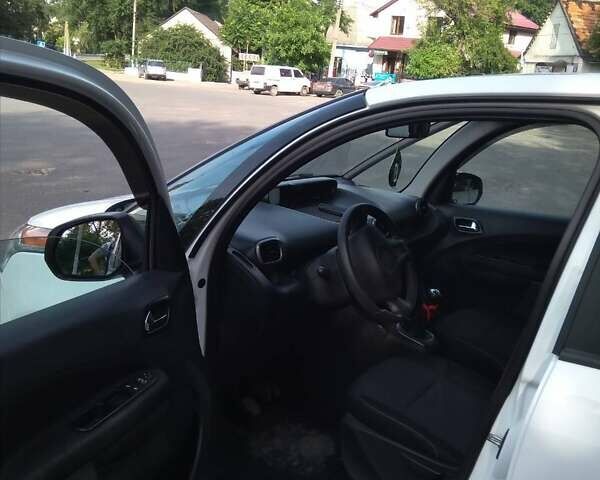 Белый Ситроен С3 Пикассо, объемом двигателя 1.4 л и пробегом 130 тыс. км за 8200 $, фото 6 на Automoto.ua