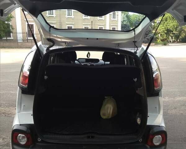 Білий Сітроен С3 Пікассо, об'ємом двигуна 1.4 л та пробігом 130 тис. км за 8200 $, фото 7 на Automoto.ua