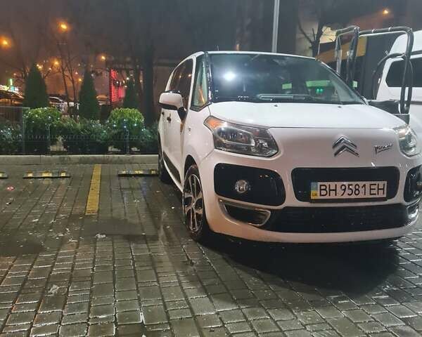 Белый Ситроен С3 Пикассо, объемом двигателя 1.56 л и пробегом 189 тыс. км за 7000 $, фото 12 на Automoto.ua