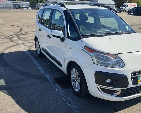 Белый Ситроен С3 Пикассо, объемом двигателя 1.6 л и пробегом 104 тыс. км за 6000 $, фото 2 на Automoto.ua