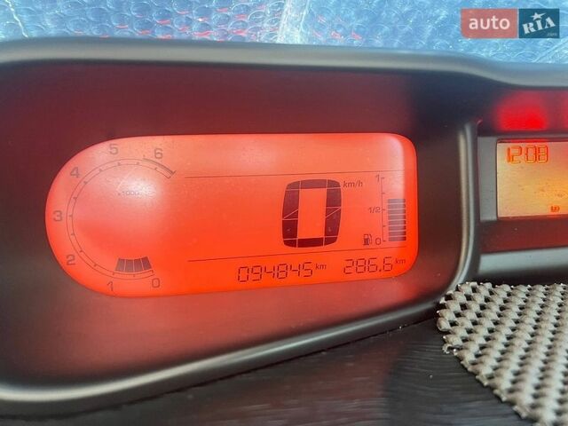 Білий Сітроен С3 Пікассо, об'ємом двигуна 1.4 л та пробігом 95 тис. км за 7500 $, фото 4 на Automoto.ua
