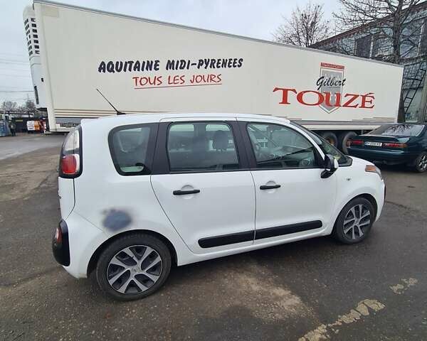 Белый Ситроен С3 Пикассо, объемом двигателя 1.56 л и пробегом 189 тыс. км за 7000 $, фото 3 на Automoto.ua