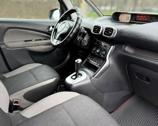 Белый Ситроен С3 Пикассо, объемом двигателя 1.56 л и пробегом 163 тыс. км за 7499 $, фото 9 на Automoto.ua