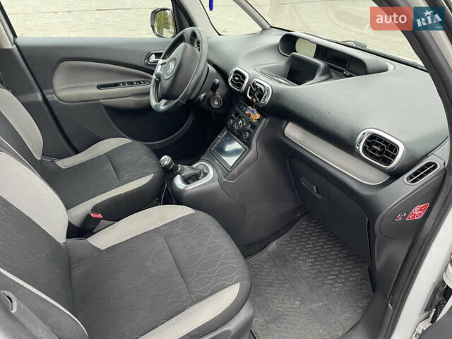 Белый Ситроен С3 Пикассо, объемом двигателя 1.56 л и пробегом 278 тыс. км за 7000 $, фото 11 на Automoto.ua