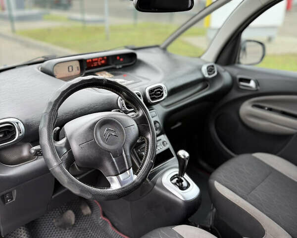 Белый Ситроен С3 Пикассо, объемом двигателя 1.56 л и пробегом 163 тыс. км за 7499 $, фото 6 на Automoto.ua