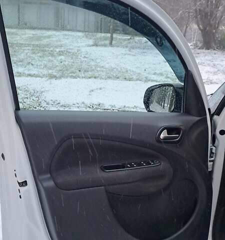 Білий Сітроен С3 Пікассо, об'ємом двигуна 1.56 л та пробігом 123 тис. км за 10700 $, фото 12 на Automoto.ua