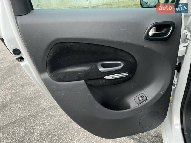 Белый Ситроен С3 Пикассо, объемом двигателя 1.2 л и пробегом 202 тыс. км за 6200 $, фото 11 на Automoto.ua