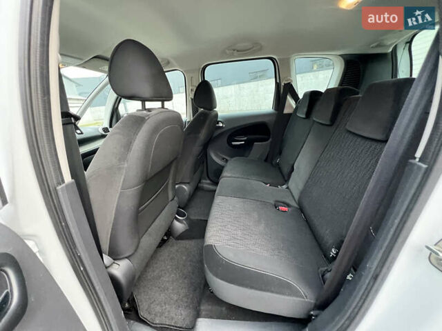 Белый Ситроен С3 Пикассо, объемом двигателя 1.2 л и пробегом 202 тыс. км за 6200 $, фото 12 на Automoto.ua