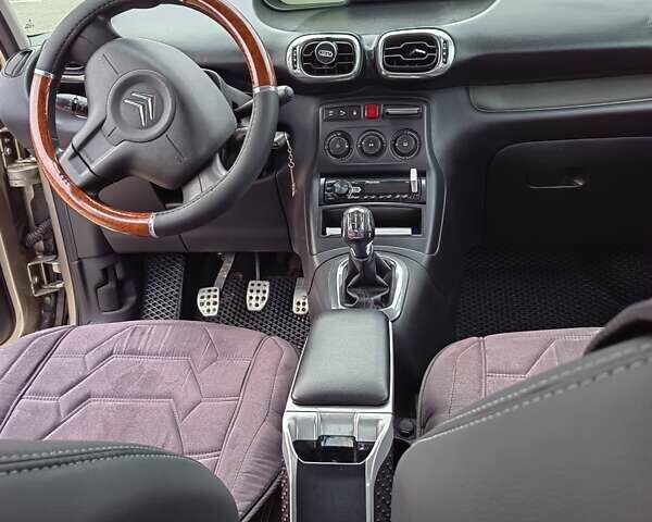 Бежевый Ситроен С3 Пикассо, объемом двигателя 1.6 л и пробегом 212 тыс. км за 4950 $, фото 6 на Automoto.ua