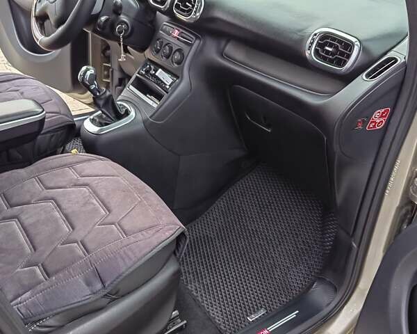 Бежевый Ситроен С3 Пикассо, объемом двигателя 1.6 л и пробегом 212 тыс. км за 4950 $, фото 9 на Automoto.ua