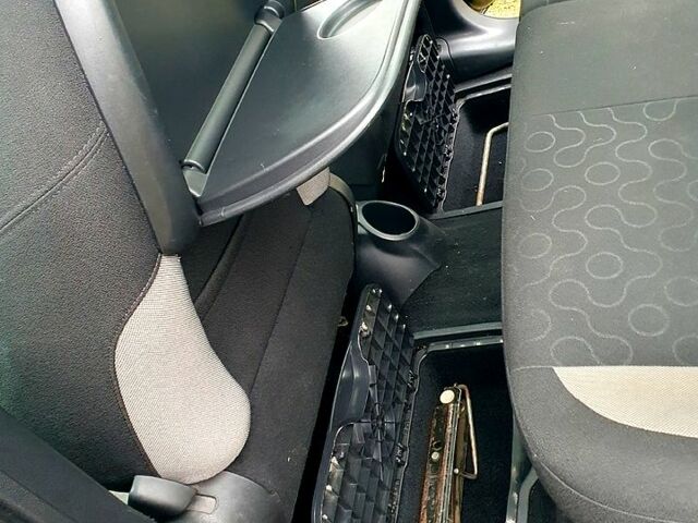 Чорний Сітроен С3 Пікассо, об'ємом двигуна 1.6 л та пробігом 191 тис. км за 4800 $, фото 4 на Automoto.ua