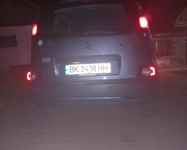 Серый Ситроен С3 Пикассо, объемом двигателя 1.4 л и пробегом 190 тыс. км за 3600 $, фото 2 на Automoto.ua