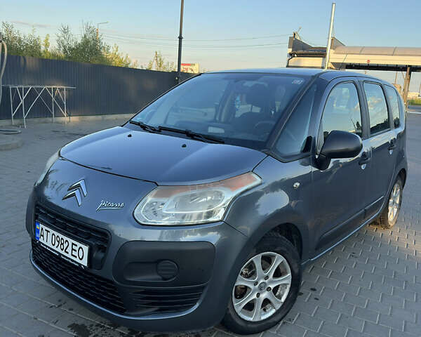 Серый Ситроен С3 Пикассо, объемом двигателя 1.4 л и пробегом 210 тыс. км за 5500 $, фото 2 на Automoto.ua