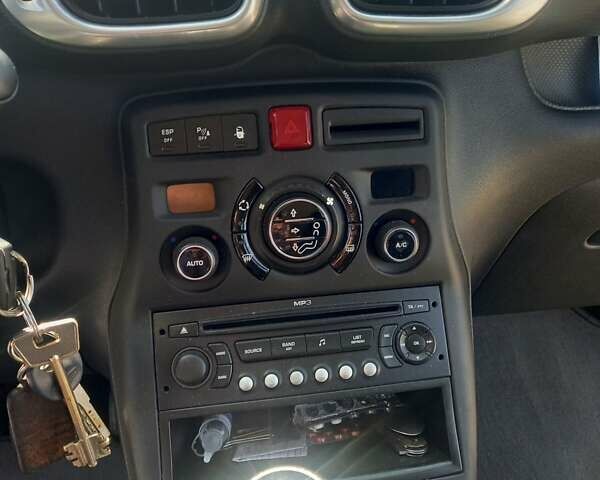Серый Ситроен С3 Пикассо, объемом двигателя 1.6 л и пробегом 184 тыс. км за 6000 $, фото 17 на Automoto.ua