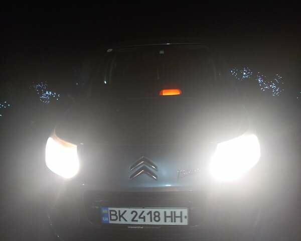 Серый Ситроен С3 Пикассо, объемом двигателя 1.4 л и пробегом 190 тыс. км за 3600 $, фото 3 на Automoto.ua