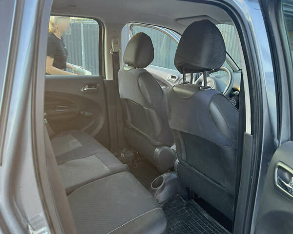 Серый Ситроен С3 Пикассо, объемом двигателя 1.4 л и пробегом 210 тыс. км за 5500 $, фото 9 на Automoto.ua