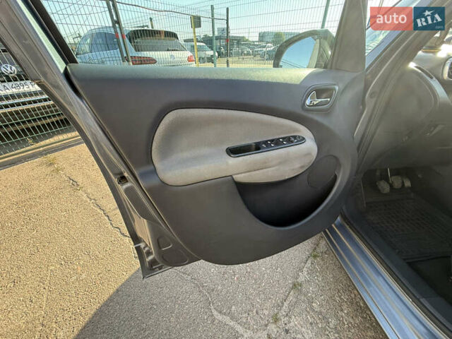 Серый Ситроен С3 Пикассо, объемом двигателя 1.4 л и пробегом 200 тыс. км за 5490 $, фото 10 на Automoto.ua