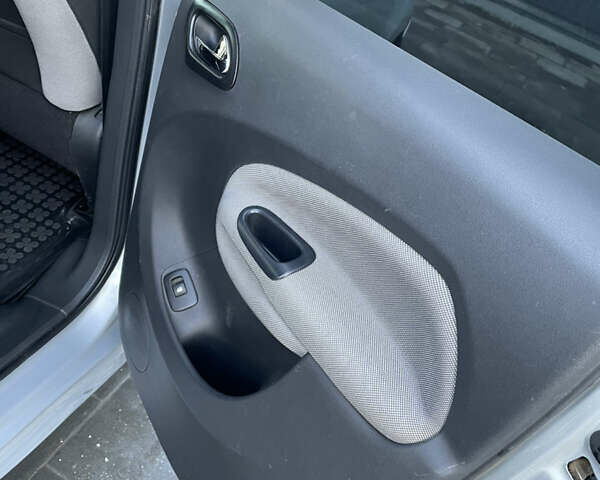 Сірий Сітроен С3 Пікассо, об'ємом двигуна 1.6 л та пробігом 364 тис. км за 5300 $, фото 28 на Automoto.ua