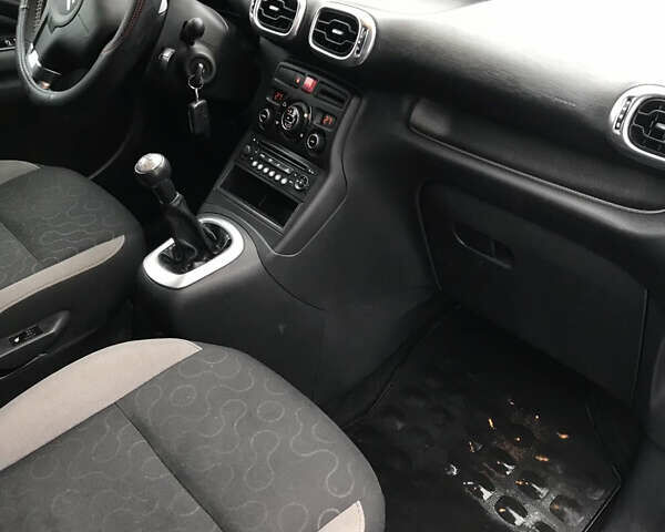 Серый Ситроен С3 Пикассо, объемом двигателя 1.4 л и пробегом 180 тыс. км за 4950 $, фото 7 на Automoto.ua