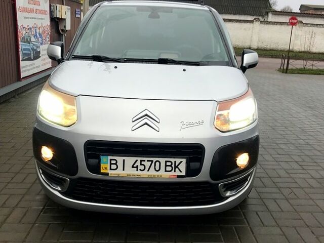 Серый Ситроен С3 Пикассо, объемом двигателя 1.4 л и пробегом 180 тыс. км за 4950 $, фото 1 на Automoto.ua