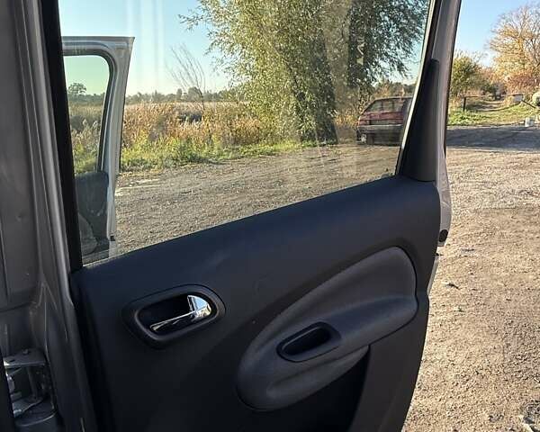 Сітроен С3 Пікассо 2012 у Житомирі на Automoto.ua Сірий Сітроен С3 Пікассо, об'ємом двигуна 1.6 л та пробігом 280 тис. км за 5000 $, фото 10 на Automoto.ua