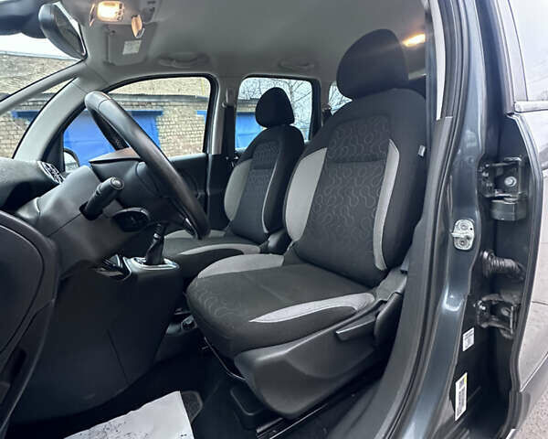 Серый Ситроен С3 Пикассо, объемом двигателя 1.56 л и пробегом 161 тыс. км за 7900 $, фото 10 на Automoto.ua