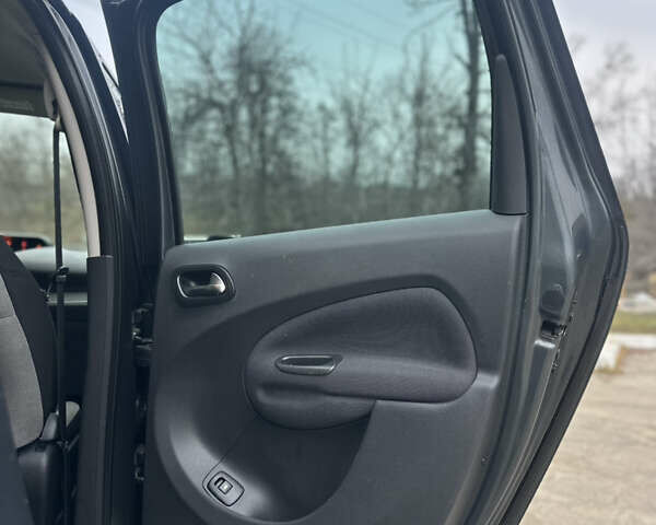 Серый Ситроен С3 Пикассо, объемом двигателя 1.56 л и пробегом 161 тыс. км за 7900 $, фото 17 на Automoto.ua