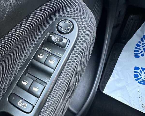 Серый Ситроен С3 Пикассо, объемом двигателя 1.56 л и пробегом 161 тыс. км за 7900 $, фото 27 на Automoto.ua