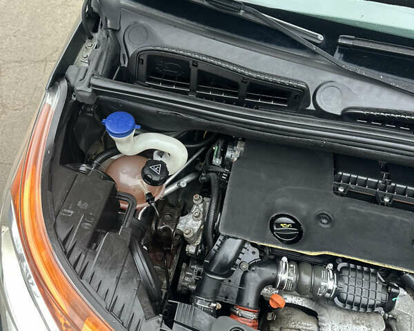 Серый Ситроен С3 Пикассо, объемом двигателя 1.56 л и пробегом 161 тыс. км за 7900 $, фото 33 на Automoto.ua