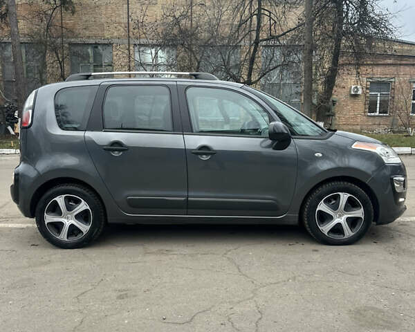 Серый Ситроен С3 Пикассо, объемом двигателя 1.56 л и пробегом 161 тыс. км за 7900 $, фото 2 на Automoto.ua