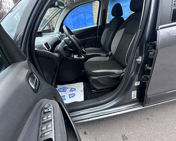 Серый Ситроен С3 Пикассо, объемом двигателя 1.56 л и пробегом 161 тыс. км за 7900 $, фото 9 на Automoto.ua