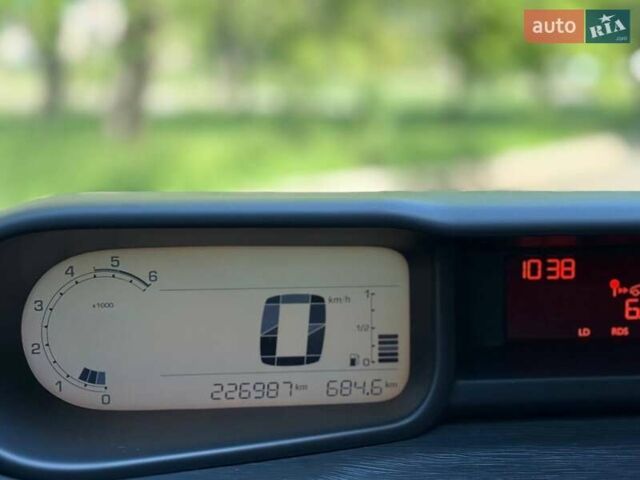 Синий Ситроен С3 Пикассо, объемом двигателя 1.56 л и пробегом 227 тыс. км за 7200 $, фото 24 на Automoto.ua