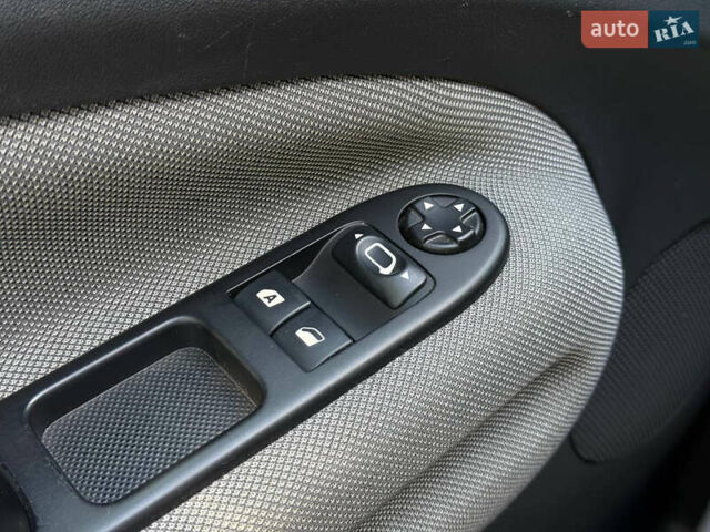 Синий Ситроен С3 Пикассо, объемом двигателя 1.56 л и пробегом 227 тыс. км за 6900 $, фото 19 на Automoto.ua