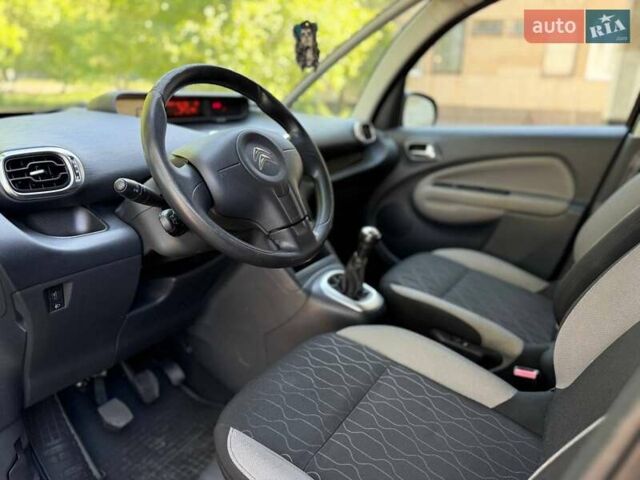 Синий Ситроен С3 Пикассо, объемом двигателя 1.56 л и пробегом 227 тыс. км за 7200 $, фото 9 на Automoto.ua